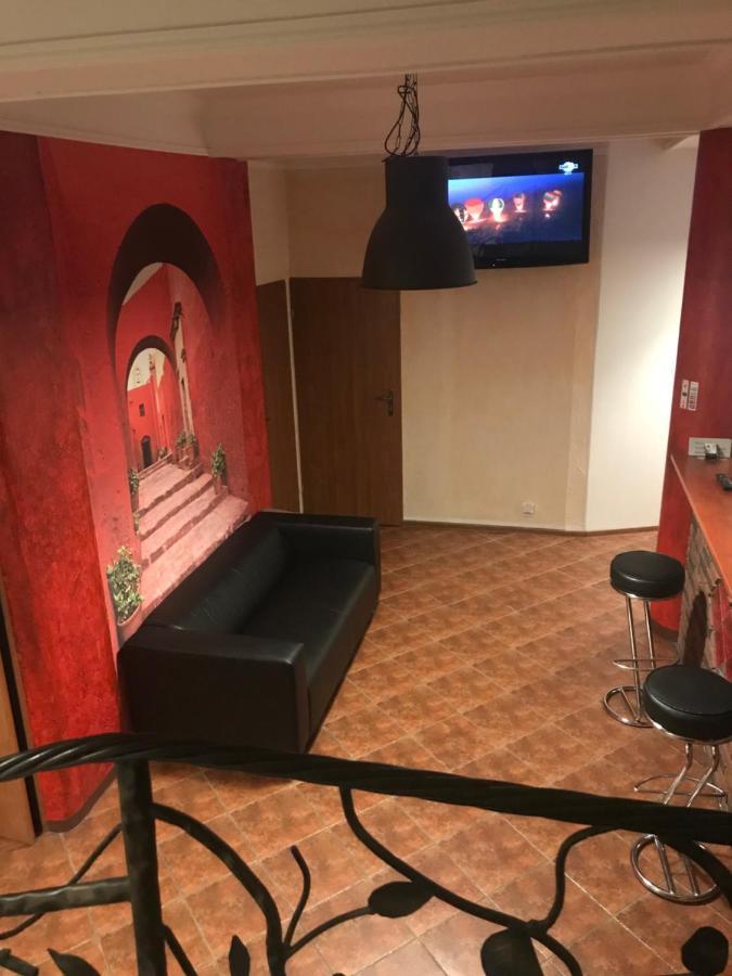 Hostel Piwnica Miechów Exteriér fotografie