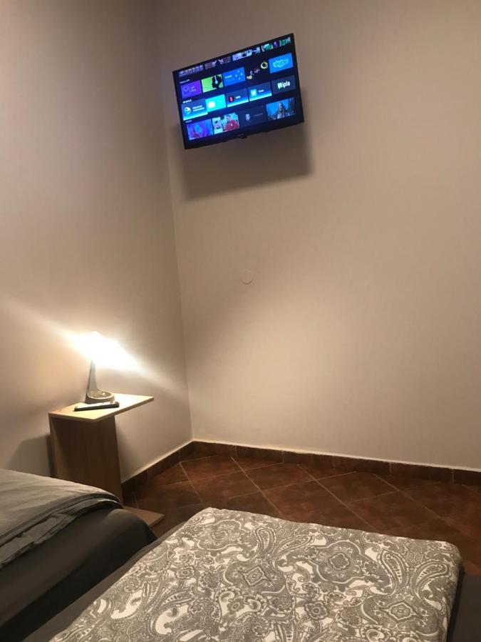 Hostel Piwnica Miechów Exteriér fotografie